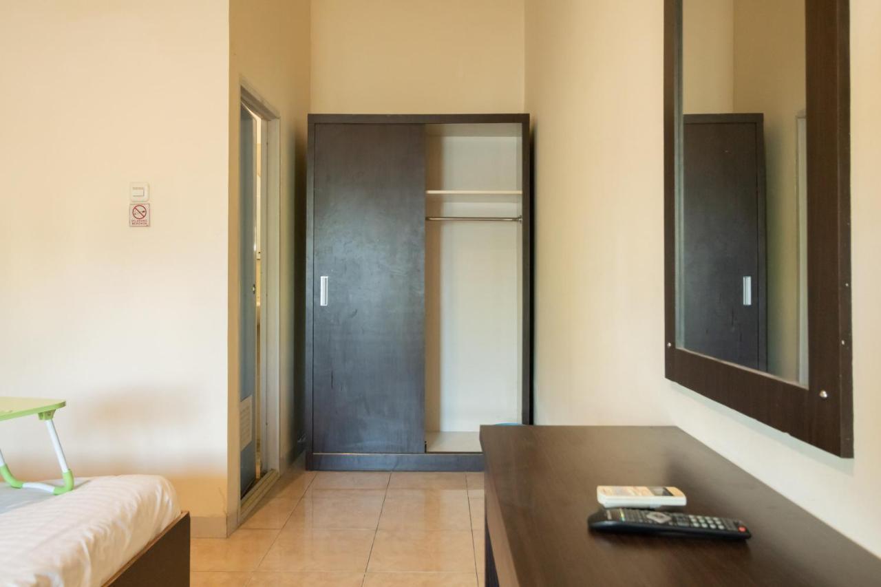 Urbanview Hotel Nugraha Palembang By Reddoorz Εξωτερικό φωτογραφία