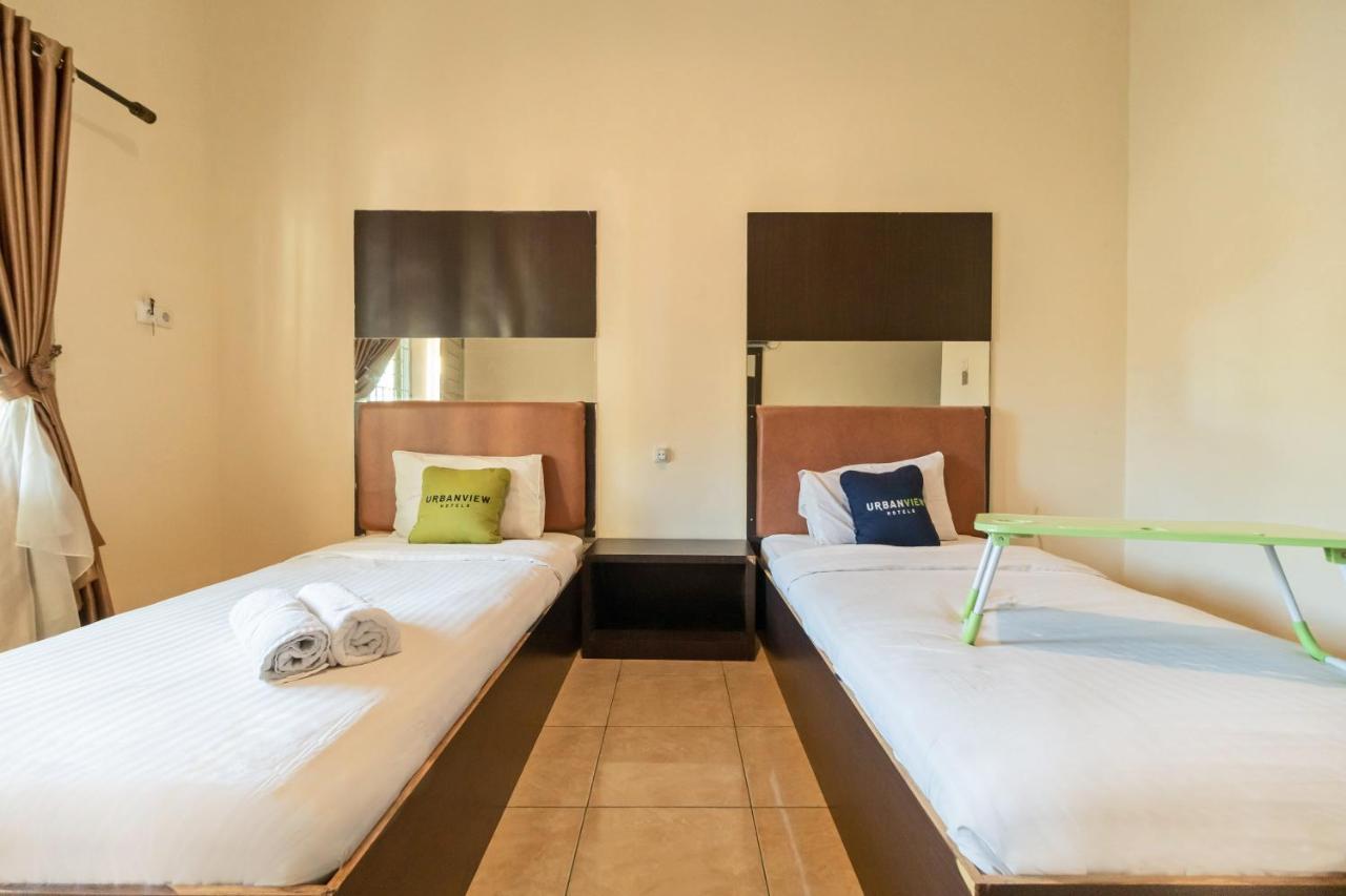 Urbanview Hotel Nugraha Palembang By Reddoorz Εξωτερικό φωτογραφία
