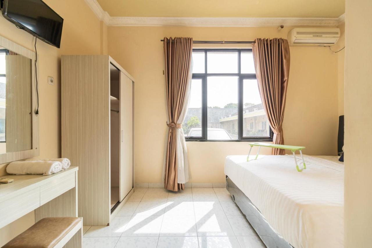 Urbanview Hotel Nugraha Palembang By Reddoorz Εξωτερικό φωτογραφία