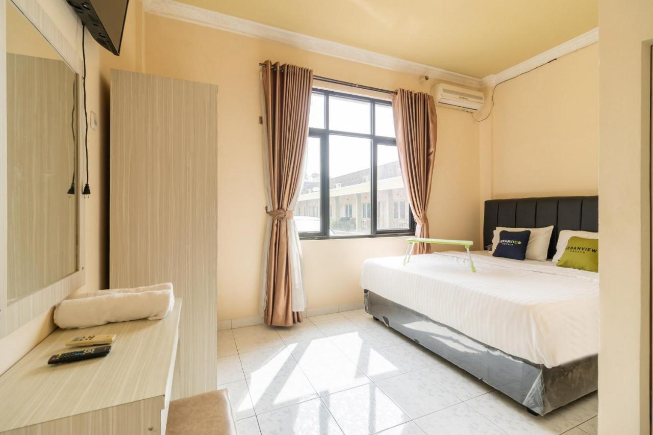 Urbanview Hotel Nugraha Palembang By Reddoorz Εξωτερικό φωτογραφία