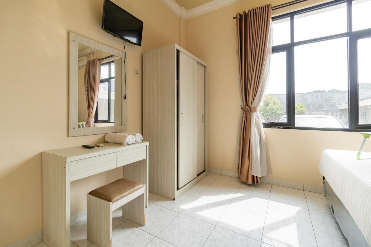 Urbanview Hotel Nugraha Palembang By Reddoorz Εξωτερικό φωτογραφία