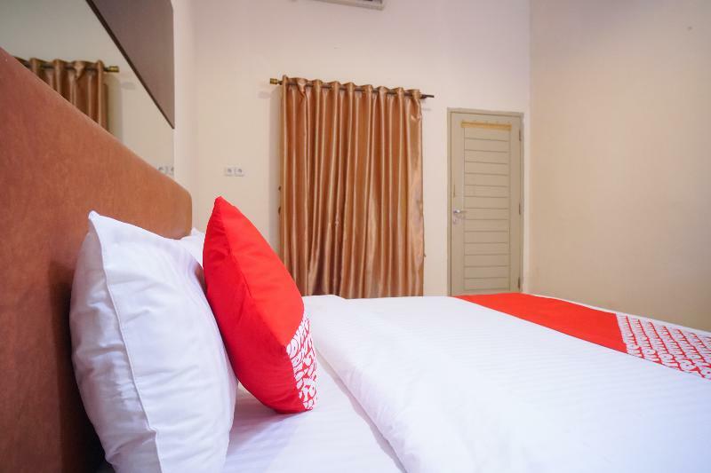 Urbanview Hotel Nugraha Palembang By Reddoorz Εξωτερικό φωτογραφία